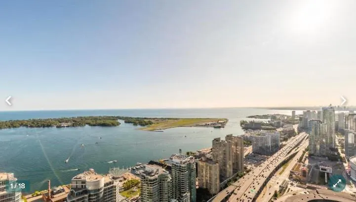 Apartment Lakeside Haven: Harbourfront Condo with Million-Dollar Views Toronto