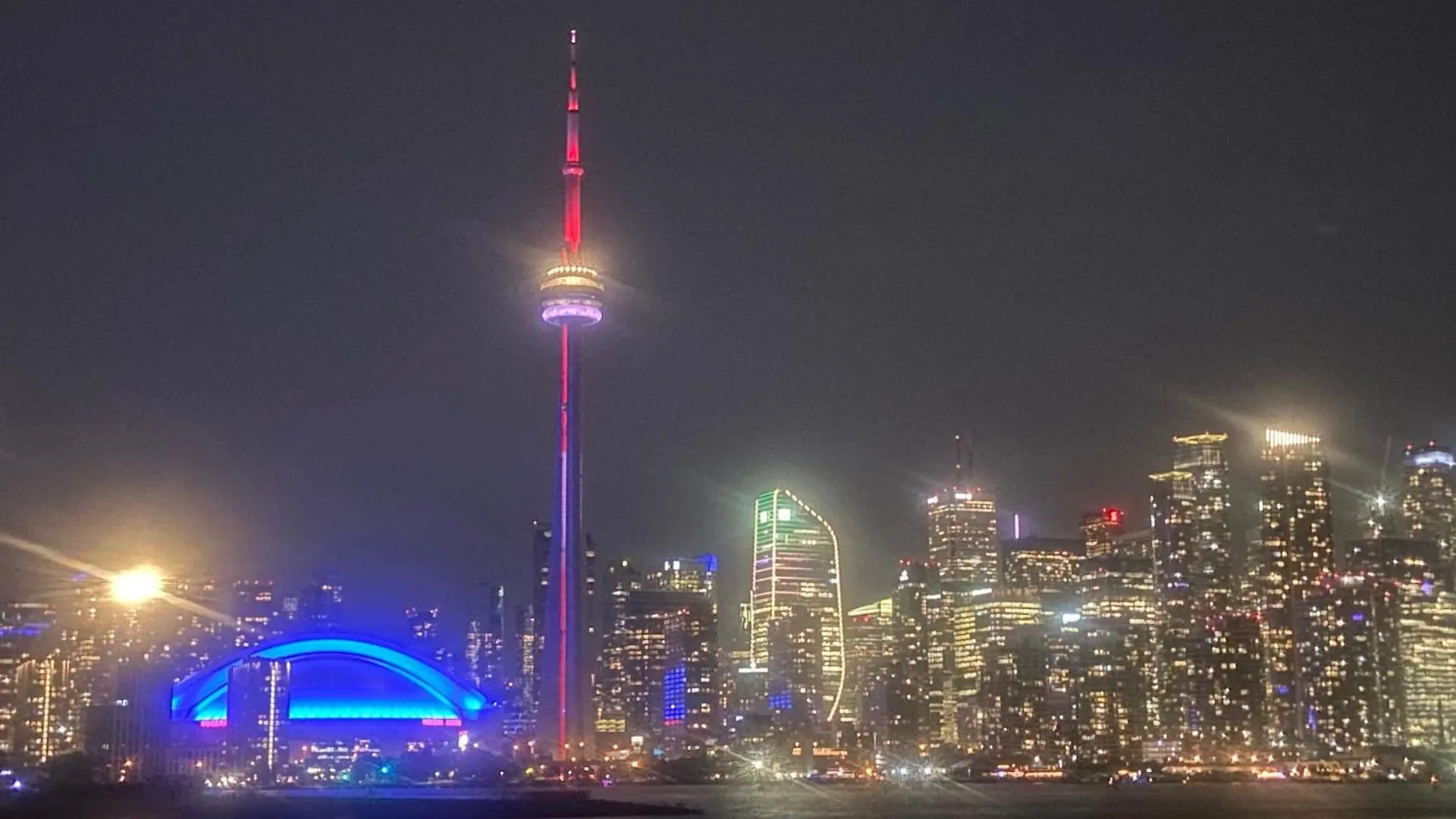 Lakeside Haven: Harbourfront Condo with Million-Dollar Views Toronto 0*,  Canada