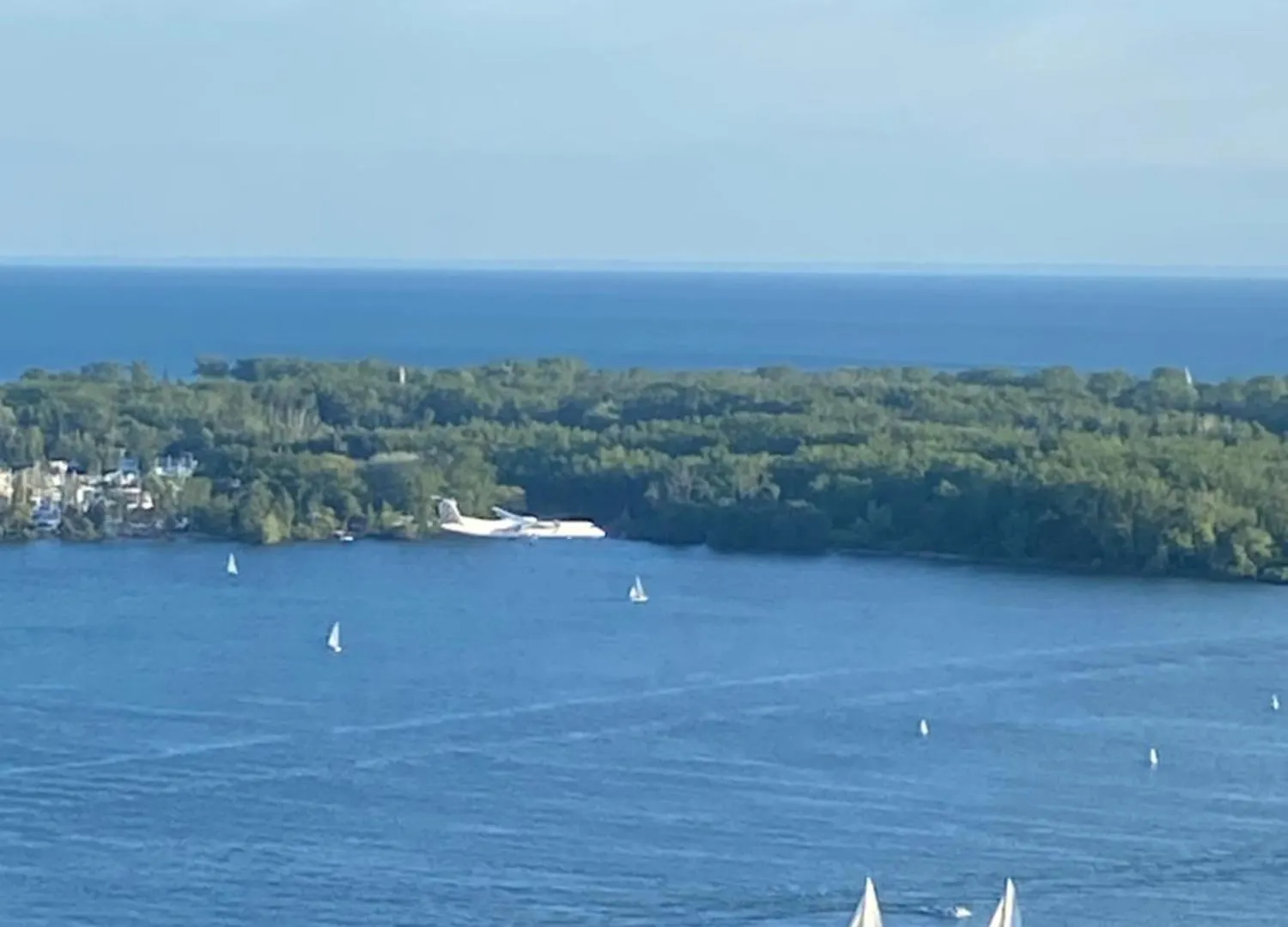 Lakeside Haven: Harbourfront Condo with Million-Dollar Views Toronto