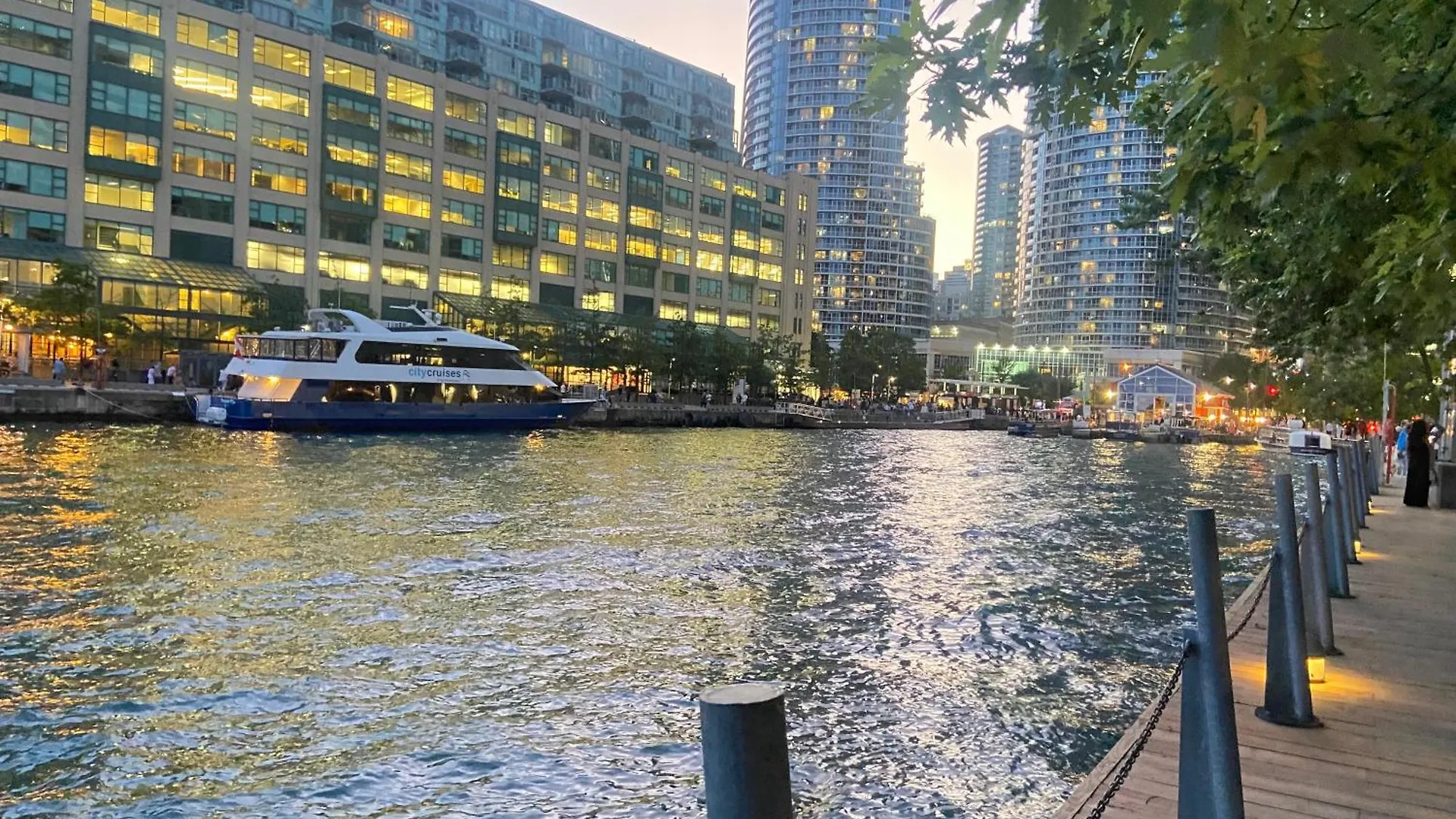 Appartement Million Dollar Lake-View - Harbourfront Spacious 2 Bedroom- 2 Bathroom Condo Across The Lake With Stunning Lake View With Free Parking! Toronto