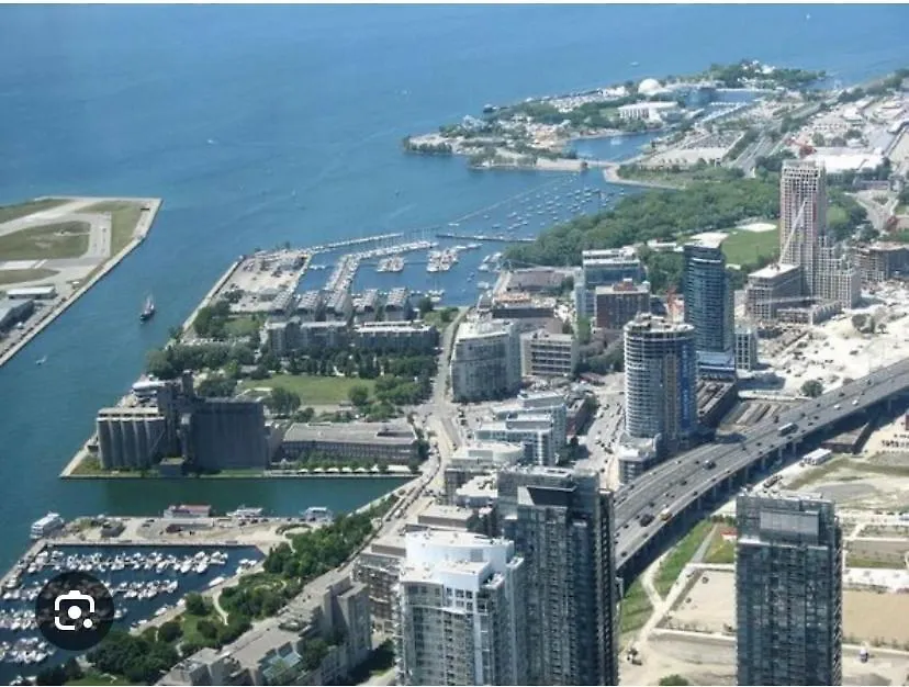 Million Dollar Lake-View - Harbourfront Spacious 2 Bedroom- 2 Bathroom Condo Across The Lake With Stunning Lake View With Free Parking! Toronto