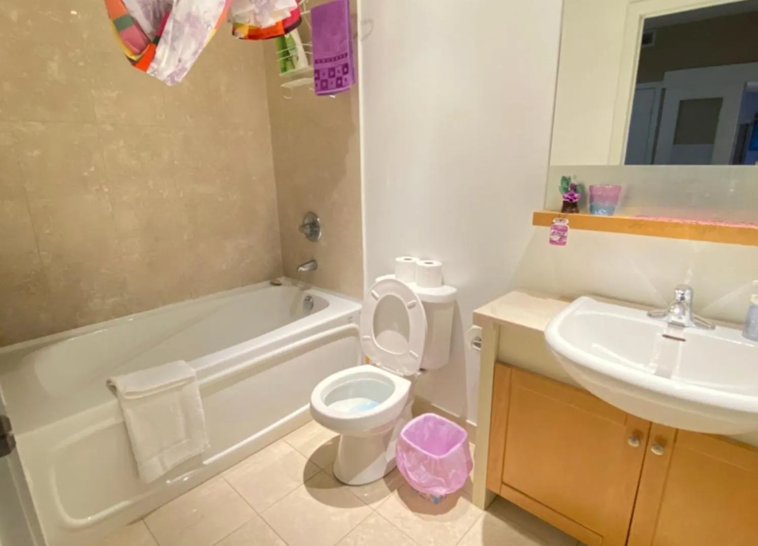 Million Dollar Lake-View - Harbourfront Spacious 2 Bedroom- 2 Bathroom Condo Across The Lake With Stunning Lake View With Free Parking! Toronto Canada